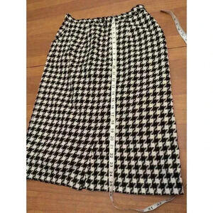 Maxi length wool black and white hound's tooth skirt by Classic Fashions size 12